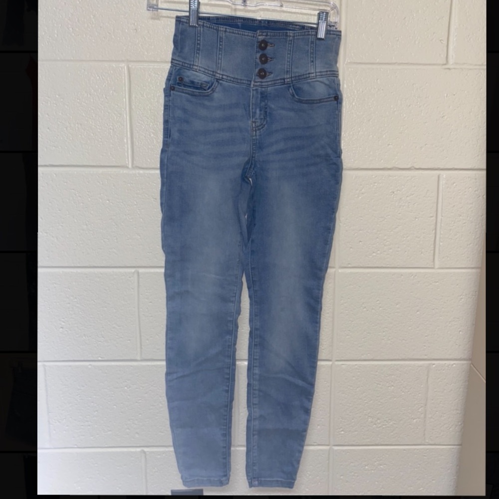 Light blue jean, high rise, sculpting skinny